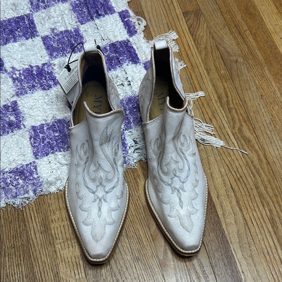 NWT Myra Yipple Western Leather Booties - Picture 4 of 7